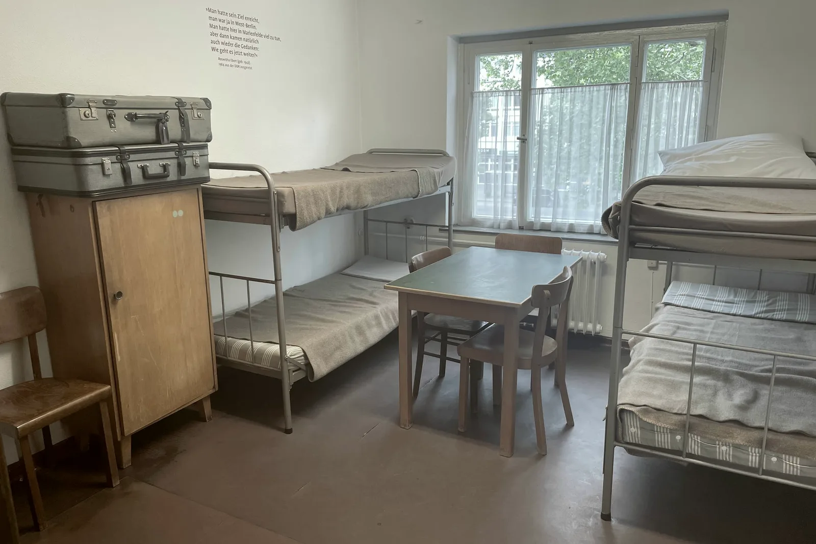 Ein Zimmer in der Erinnerungsstätte Notaufnahmelager Marienfelde